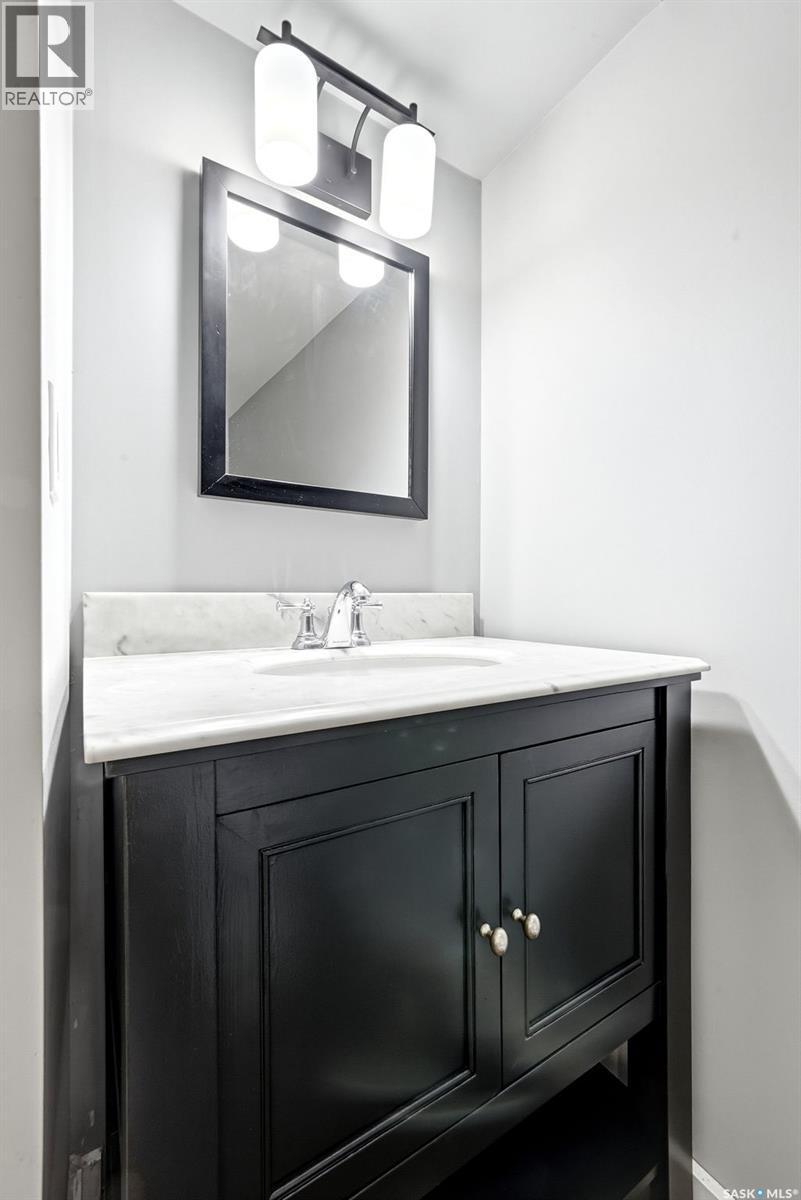 3720 Allen Avenue, Regina, SK - Indoor Photo Showing Bathroom