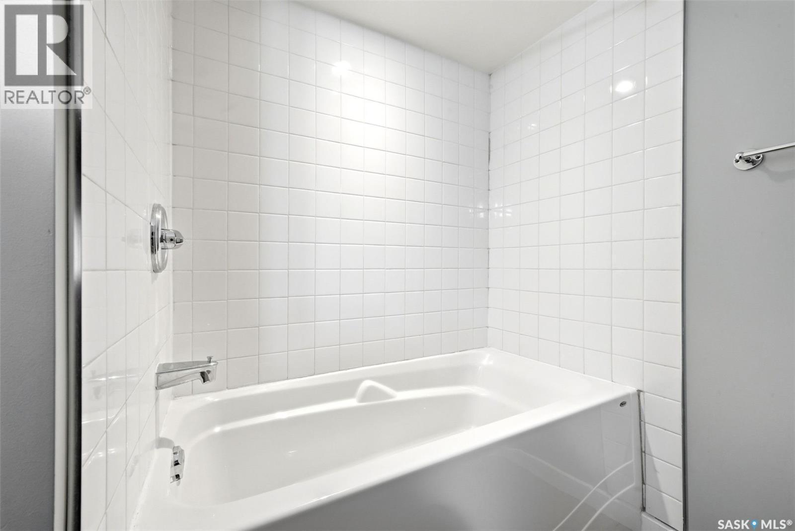 3720 Allen Avenue, Regina, SK - Indoor Photo Showing Bathroom