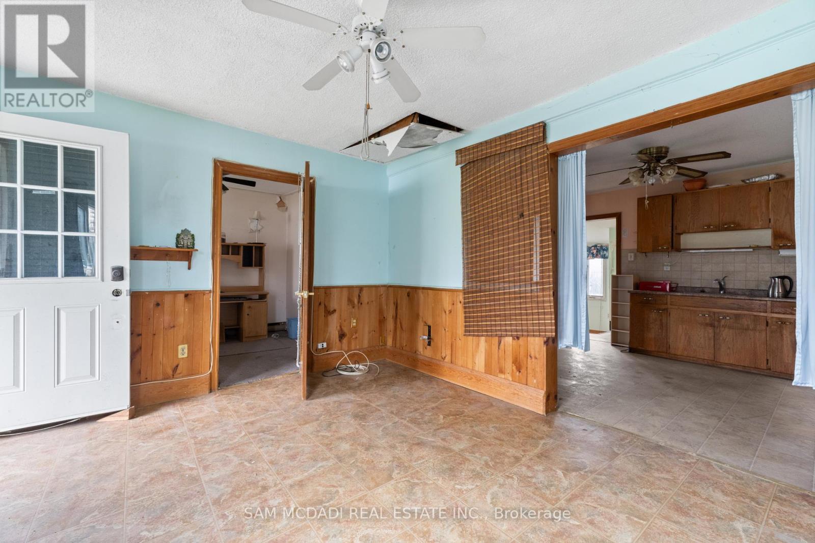 1062 West Avenue, Mississauga, ON - Indoor