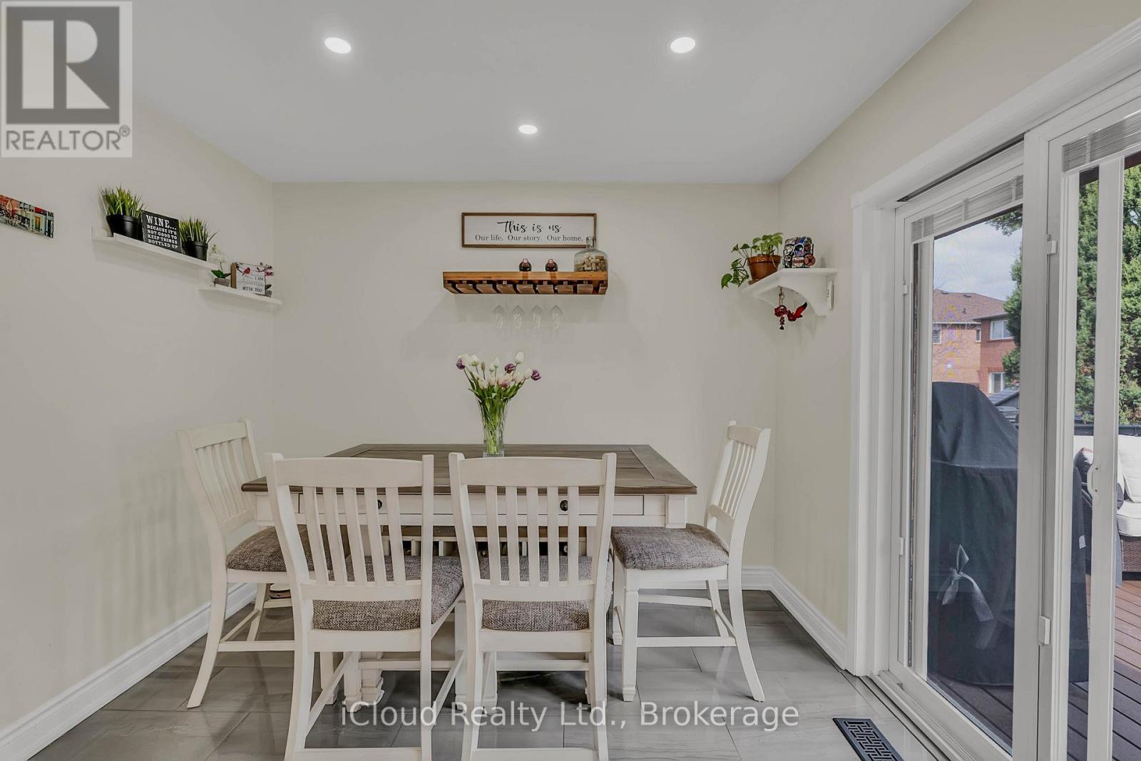 1370 Pickwick Drive, Mississauga, ON - Indoor Photo Showing Dining Room