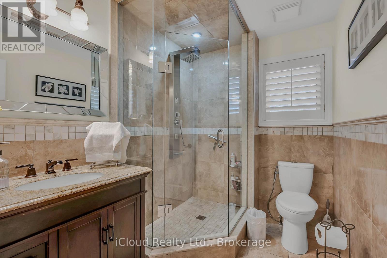 1370 Pickwick Drive, Mississauga, ON - Indoor Photo Showing Bathroom