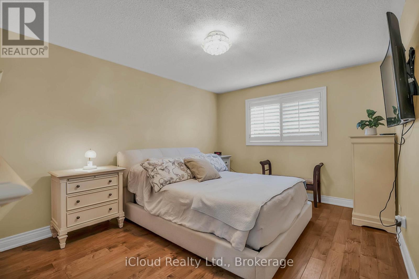1370 Pickwick Drive, Mississauga, ON - Indoor Photo Showing Bedroom