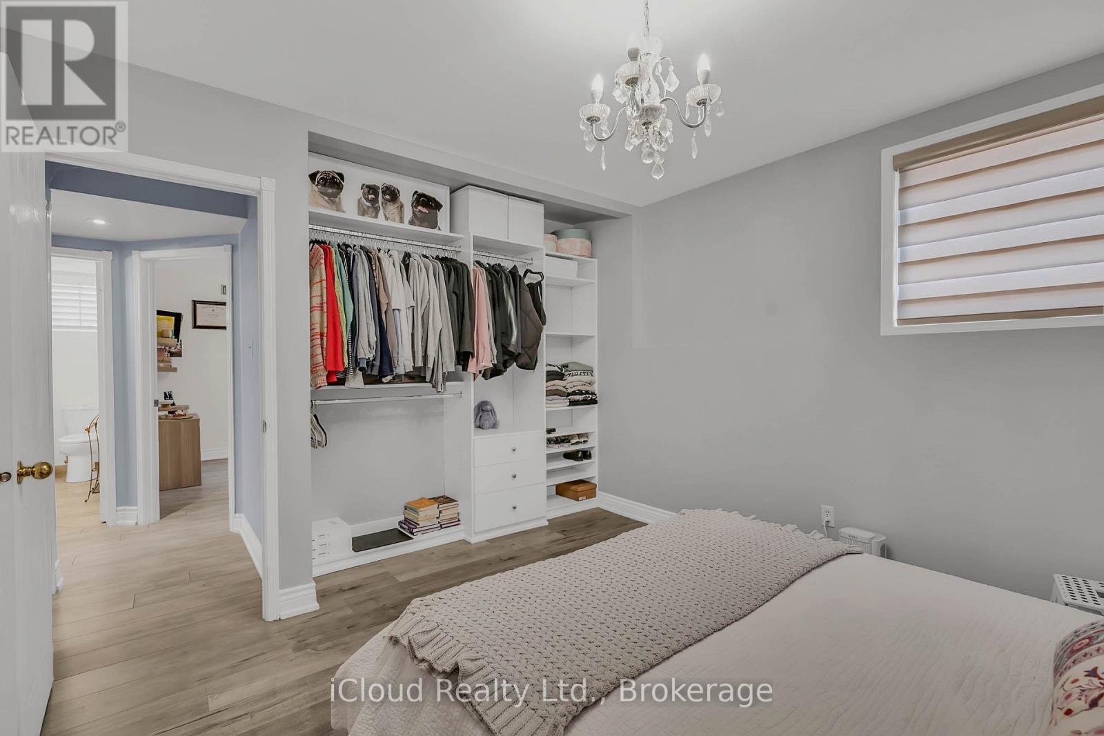 1370 Pickwick Drive, Mississauga, ON - Indoor Photo Showing Bedroom