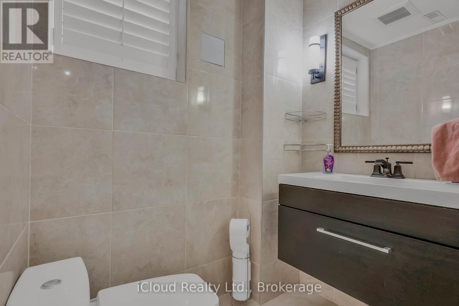 1370 Pickwick Drive, Mississauga, ON - Indoor Photo Showing Bathroom