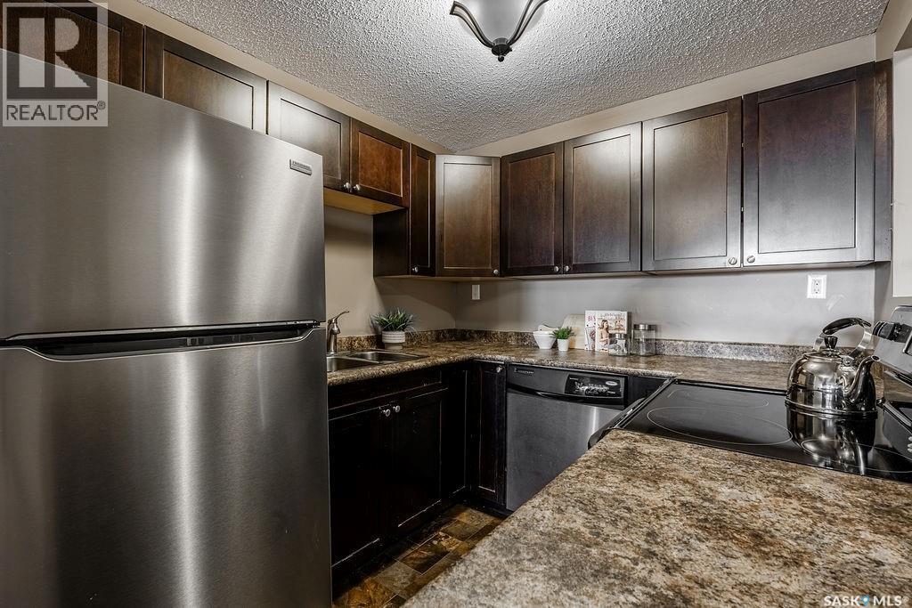 8 2707 7Th Street E, Saskatoon, SK - Indoor Photo Showing Kitchen With Stainless Steel Kitchen With Double Sink