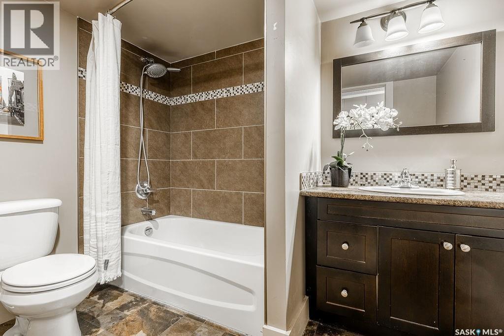 8 2707 7Th Street E, Saskatoon, SK - Indoor Photo Showing Bathroom