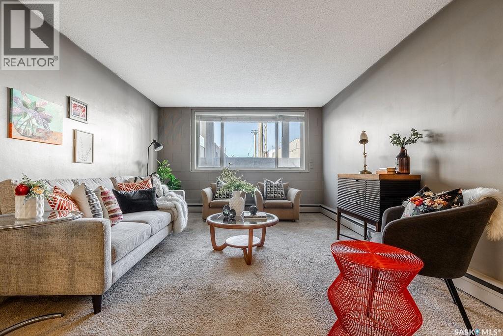 8 2707 7Th Street E, Saskatoon, SK - Indoor Photo Showing Living Room