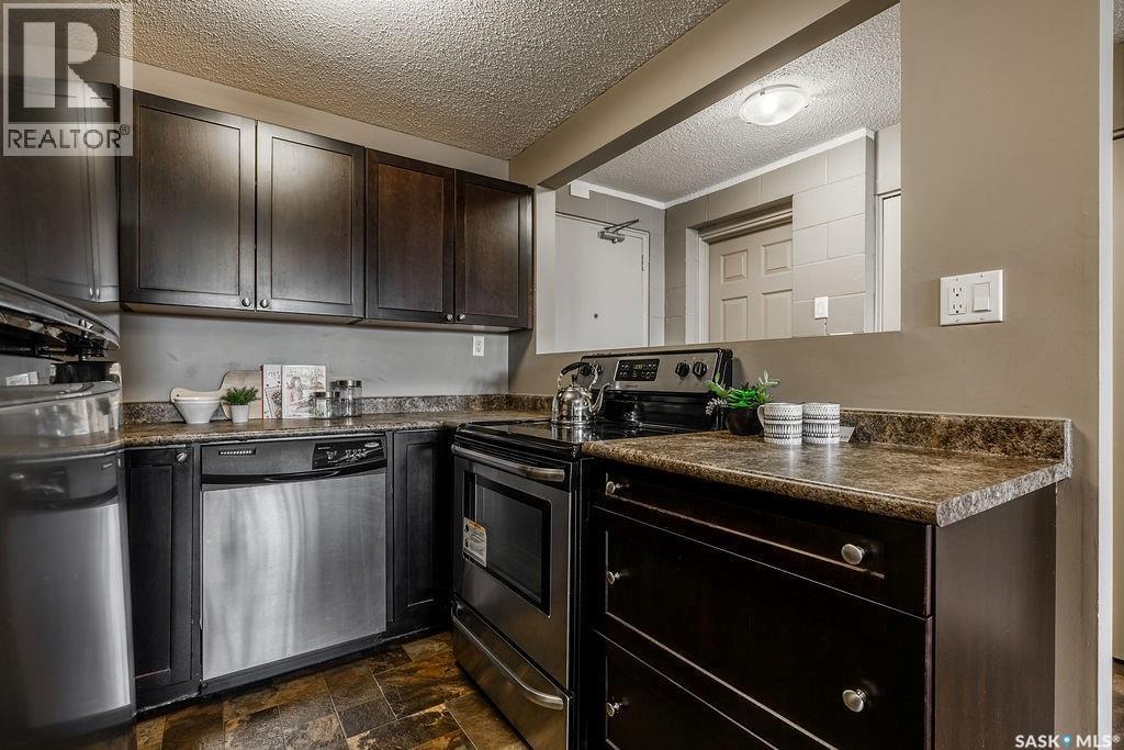 8 2707 7Th Street E, Saskatoon, SK - Indoor Photo Showing Kitchen With Stainless Steel Kitchen