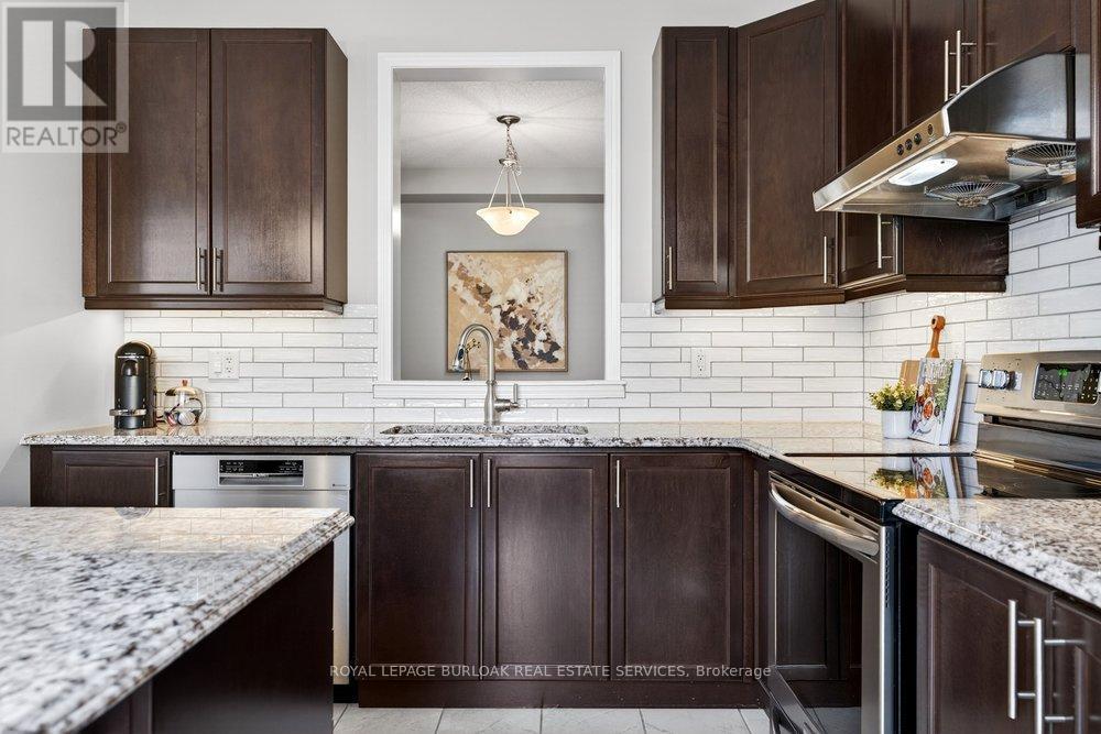446 Grey Landing, Milton, ON - Indoor Photo Showing Kitchen With Double Sink With Upgraded Kitchen