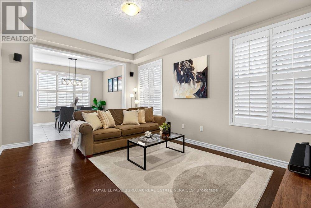 446 Grey Landing, Milton, ON - Indoor Photo Showing Living Room