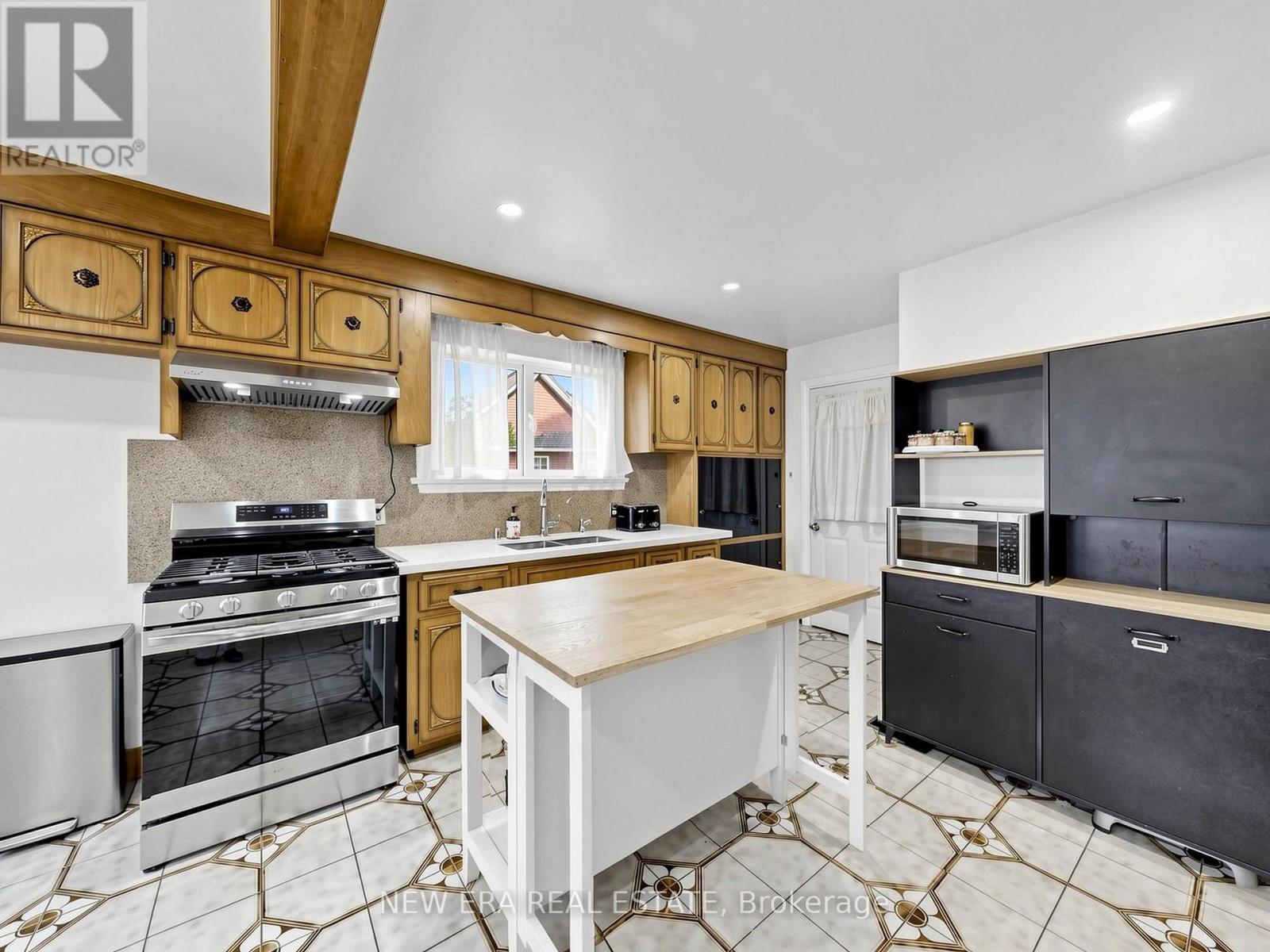 48 Christopher Drive, Cambridge, ON - Indoor Photo Showing Kitchen
