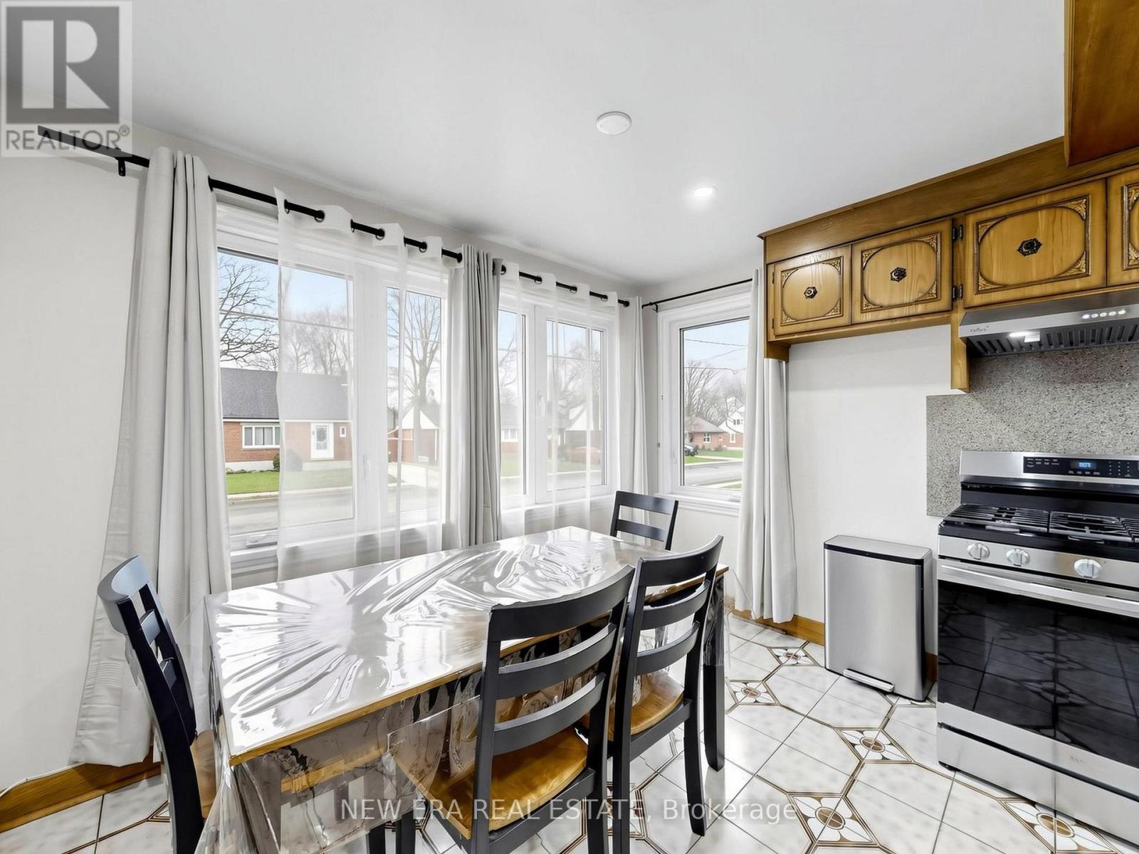 48 Christopher Drive, Cambridge, ON - Indoor Photo Showing Dining Room