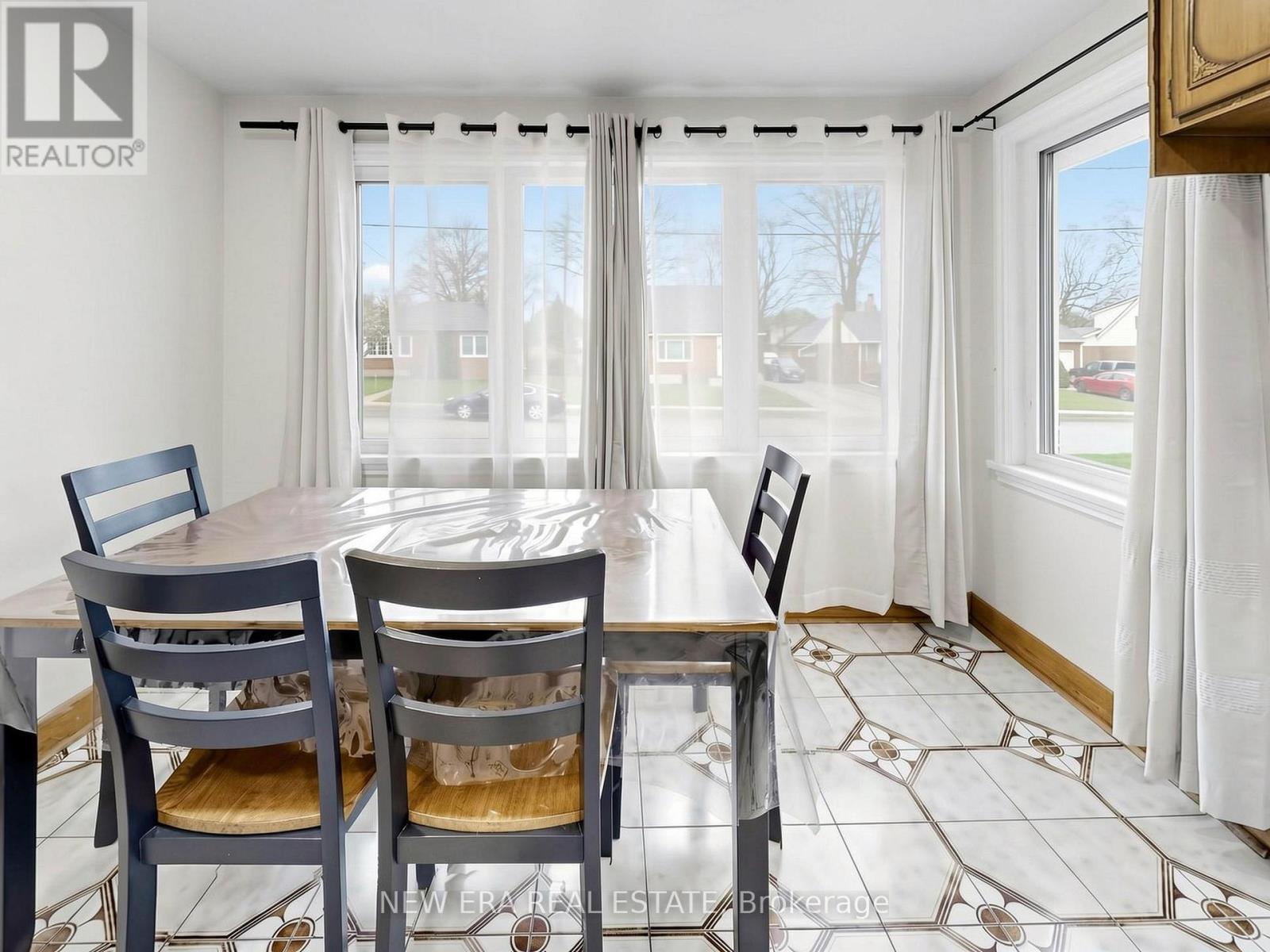 48 Christopher Drive, Cambridge, ON - Indoor Photo Showing Dining Room