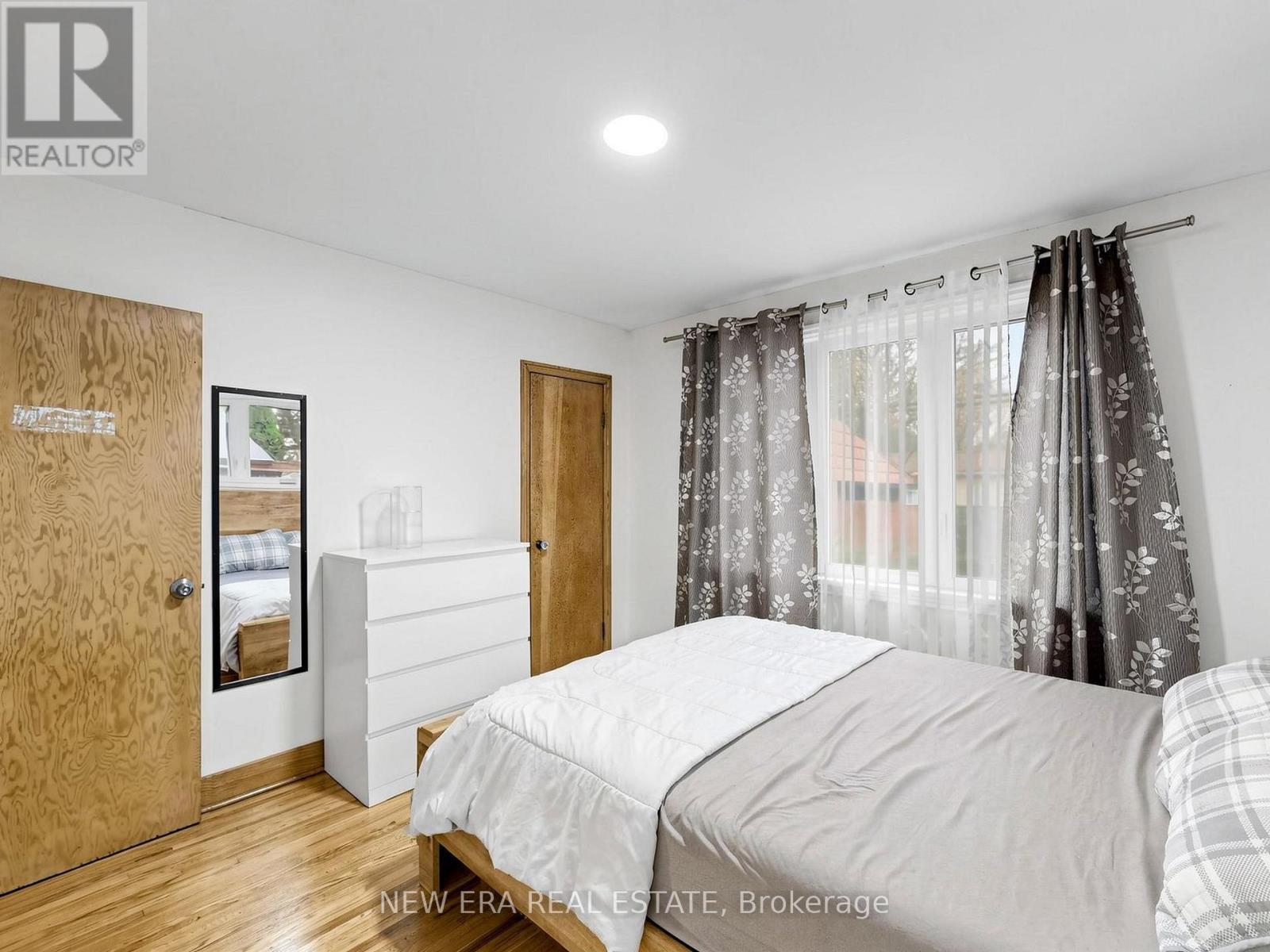 48 Christopher Drive, Cambridge, ON - Indoor Photo Showing Bedroom