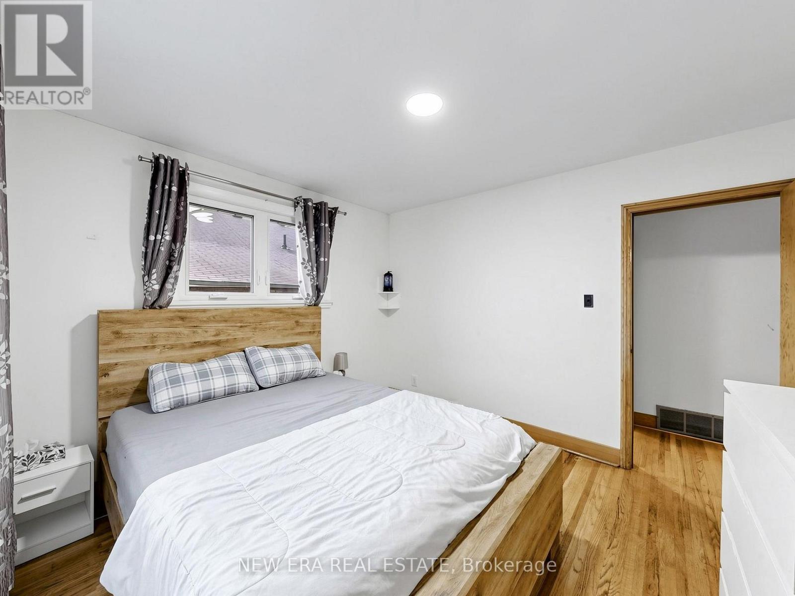 48 Christopher Drive, Cambridge, ON - Indoor Photo Showing Bedroom