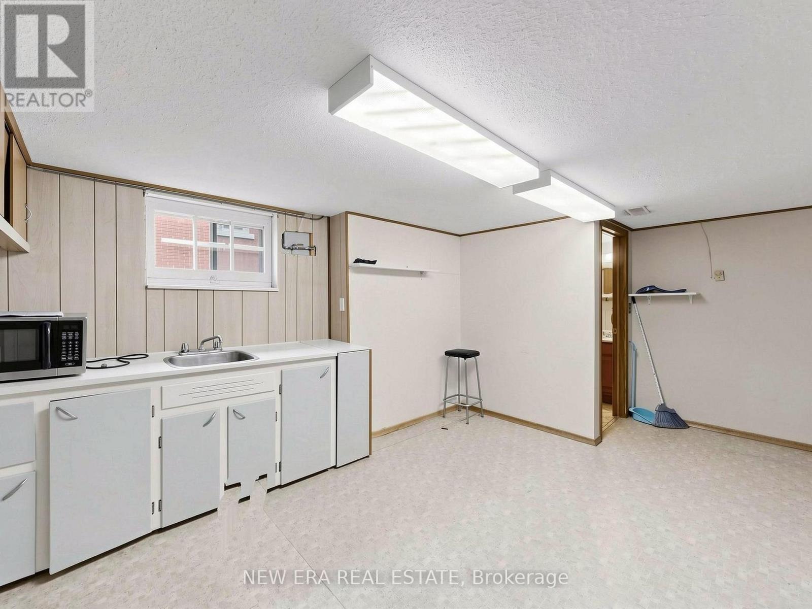 48 Christopher Drive, Cambridge, ON - Indoor