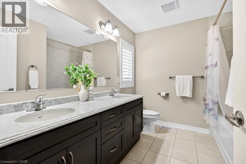 446 Grey Landing, Milton, ON - Indoor Photo Showing Bathroom