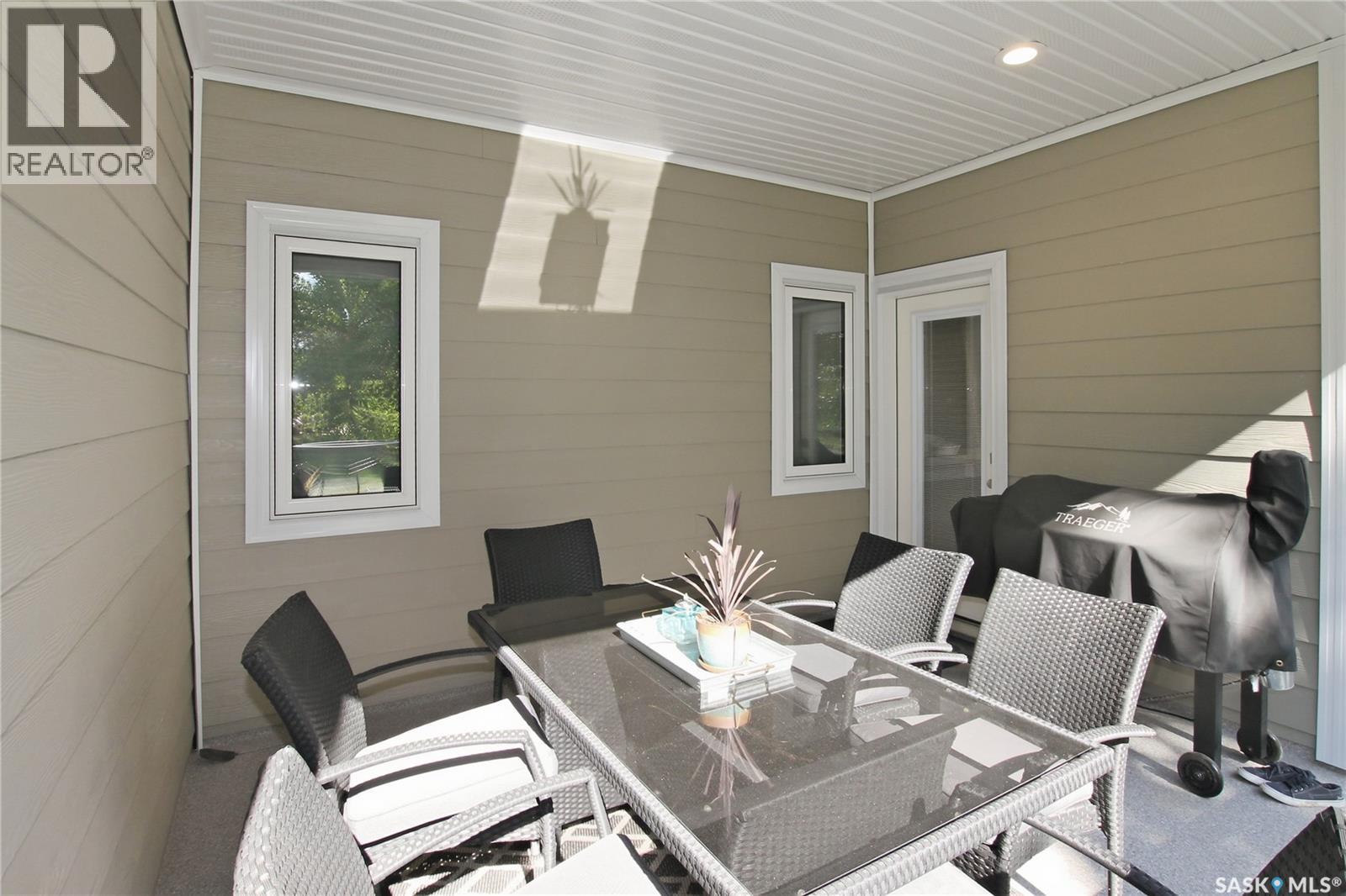 551 6Th Avenue Se, Swift Current, SK - Outdoor With Deck Patio Veranda With Exterior