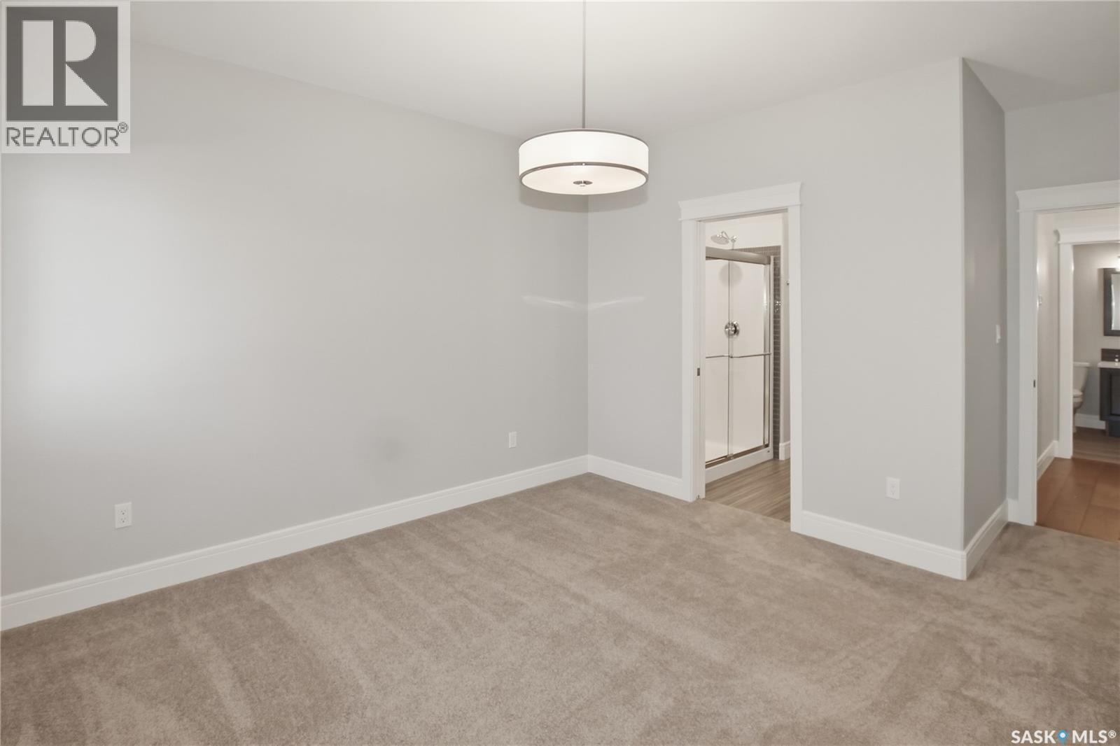 551 6Th Avenue Se, Swift Current, SK - Indoor Photo Showing Other Room