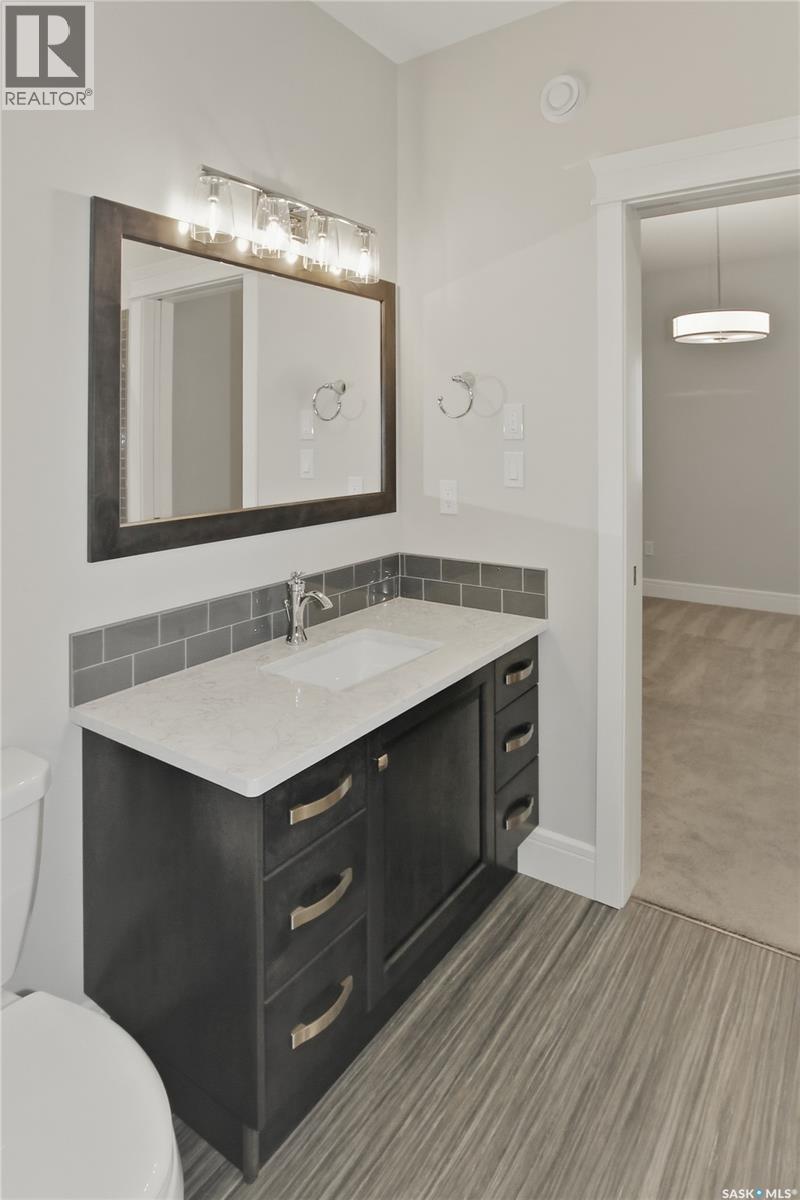 551 6Th Avenue Se, Swift Current, SK - Indoor Photo Showing Bathroom