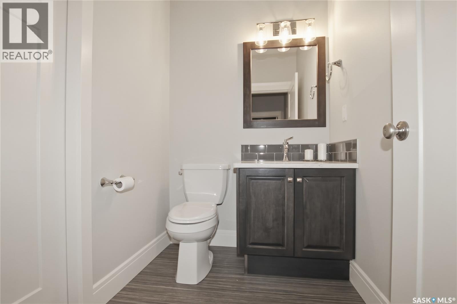 551 6Th Avenue Se, Swift Current, SK - Indoor Photo Showing Bathroom