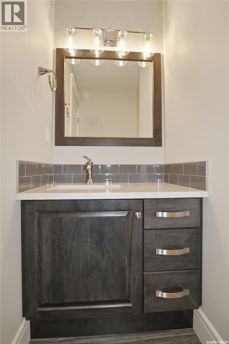 551 6Th Avenue Se, Swift Current, SK - Indoor Photo Showing Bathroom