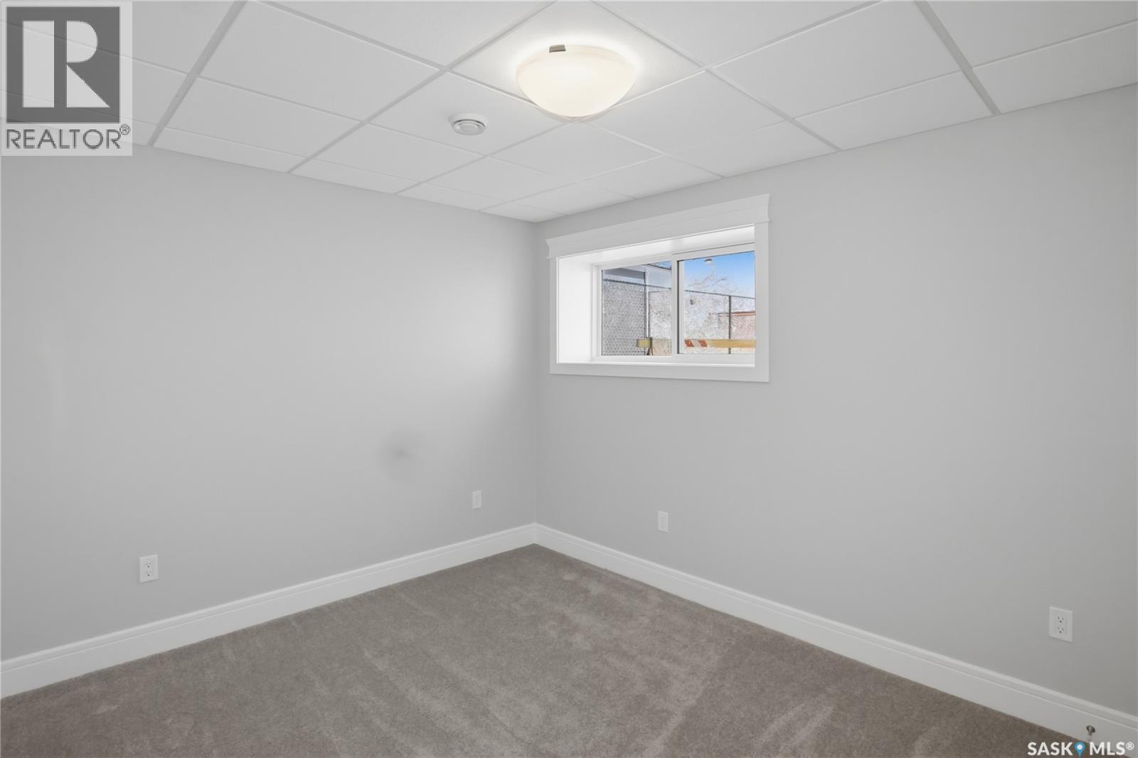 551 6Th Avenue Se, Swift Current, SK - Indoor Photo Showing Other Room