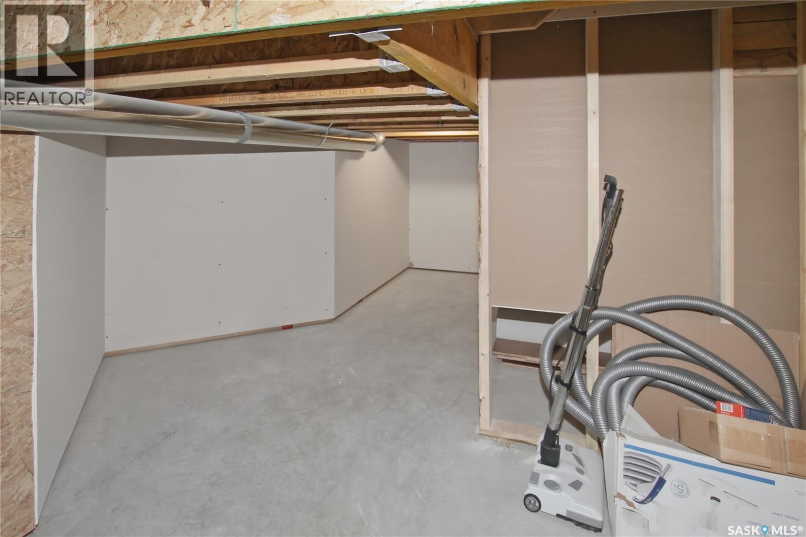 551 6Th Avenue Se, Swift Current, SK - Indoor Photo Showing Basement