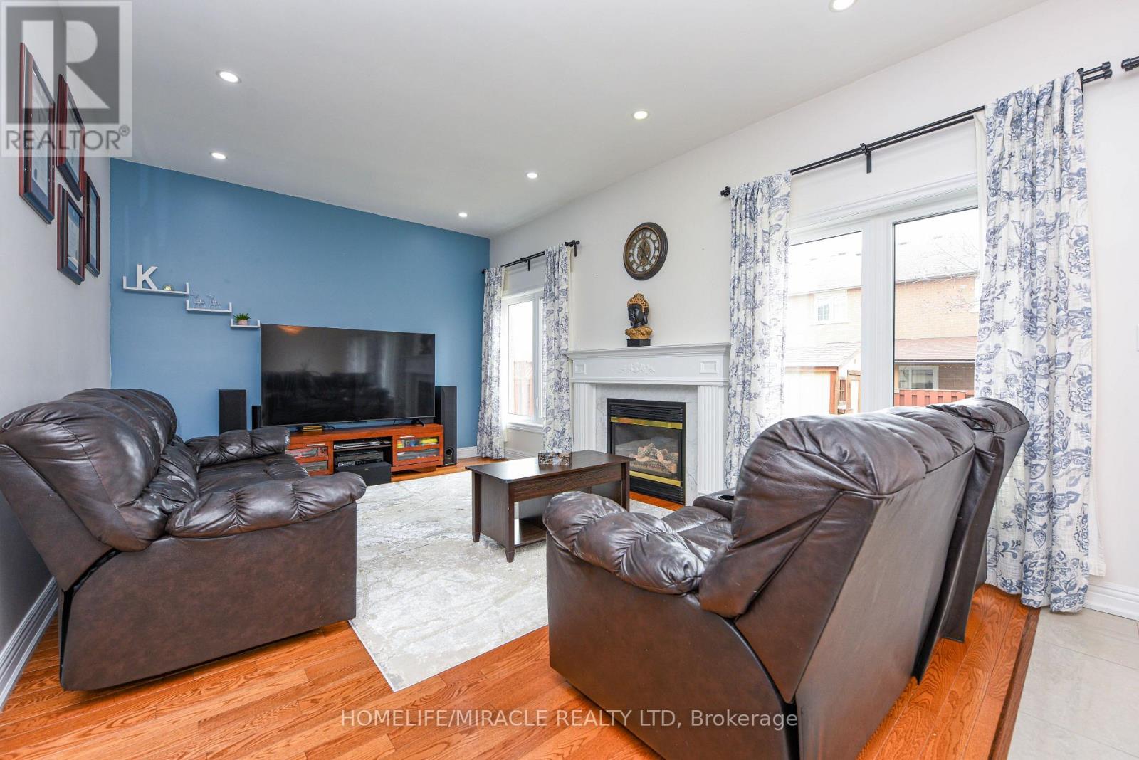 113 Seclusion Crescent, Brampton, ON - Indoor Photo Showing Living Room With Fireplace
