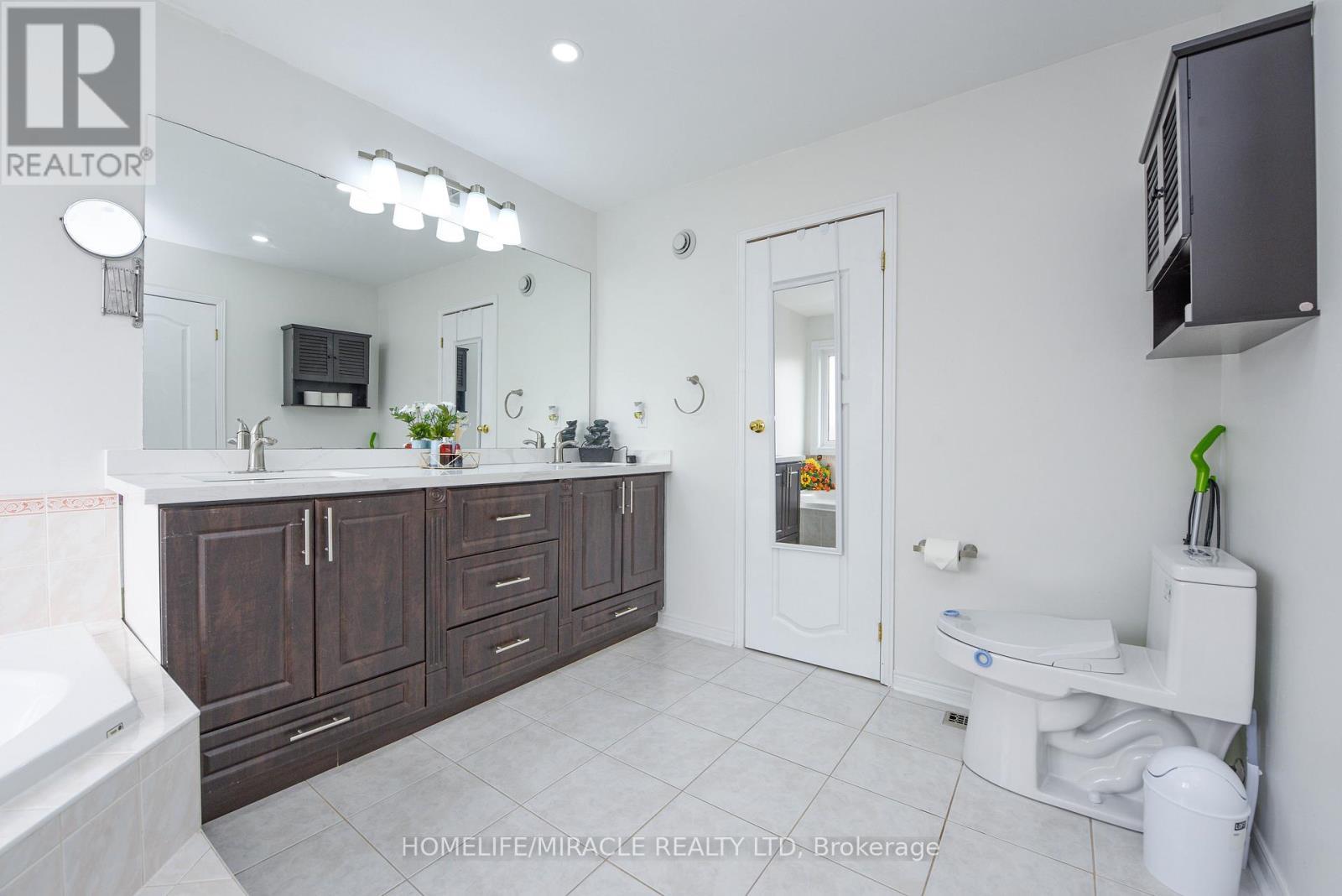 113 Seclusion Crescent, Brampton, ON - Indoor Photo Showing Bathroom