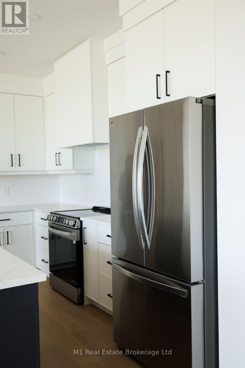 74 Bedell Drive, Mapleton, ON - Indoor Photo Showing Kitchen