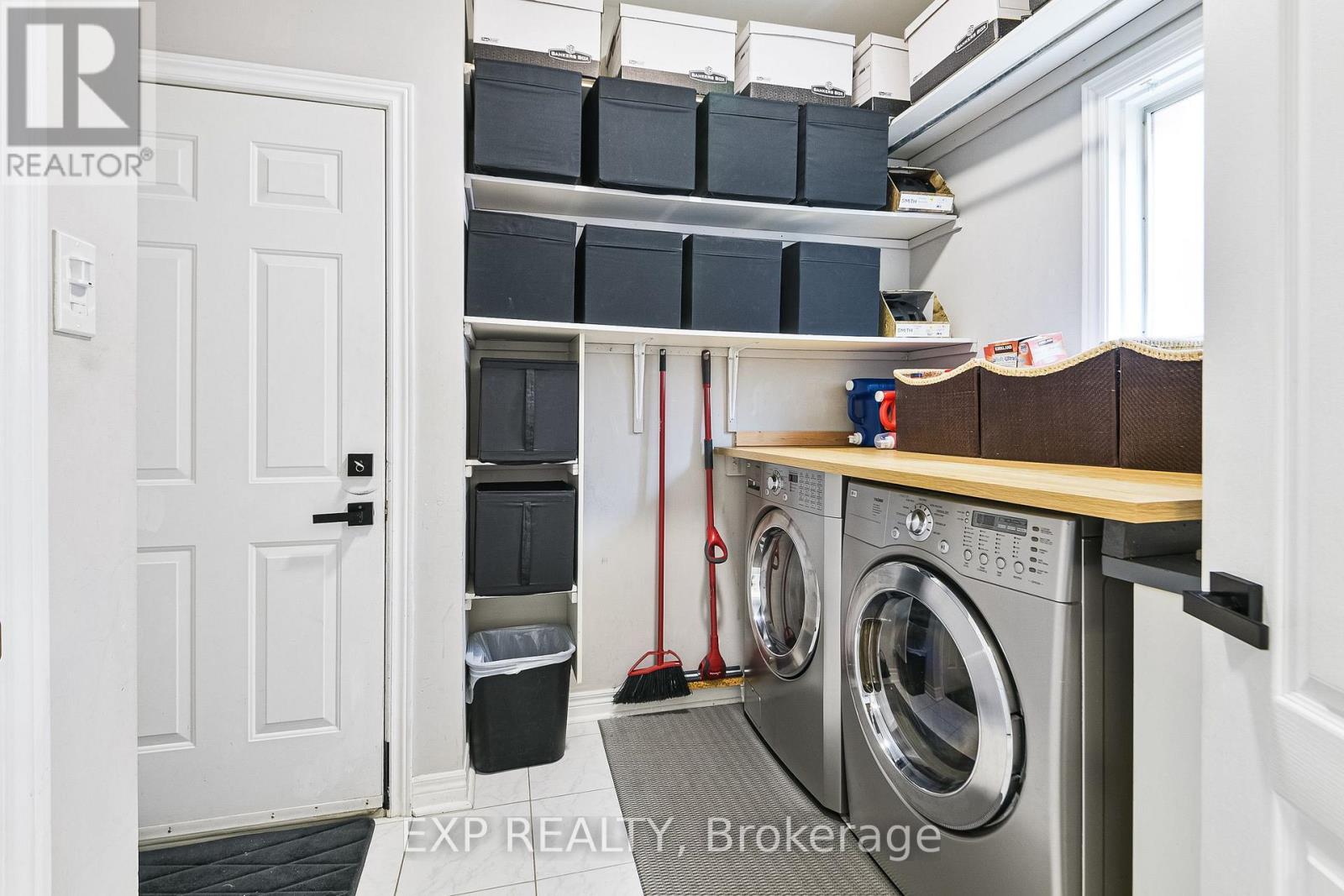 29 Batson Drive, Aurora, ON - Indoor Photo Showing Laundry Room