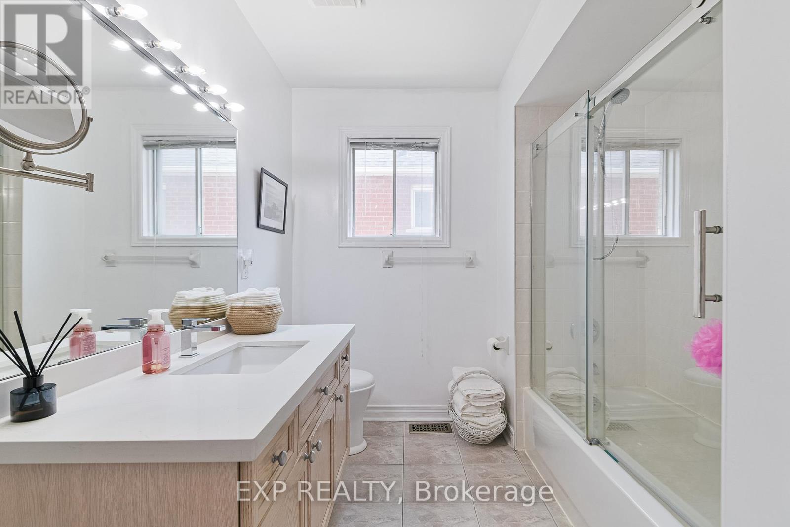 29 Batson Drive, Aurora, ON - Indoor Photo Showing Bathroom