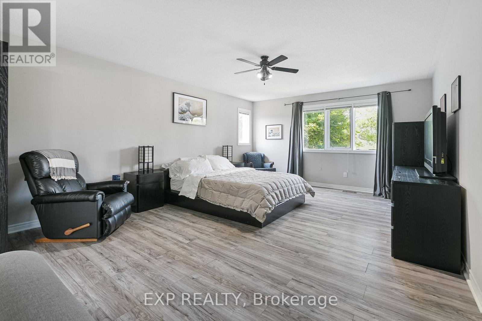 29 Batson Drive, Aurora, ON - Indoor Photo Showing Bedroom