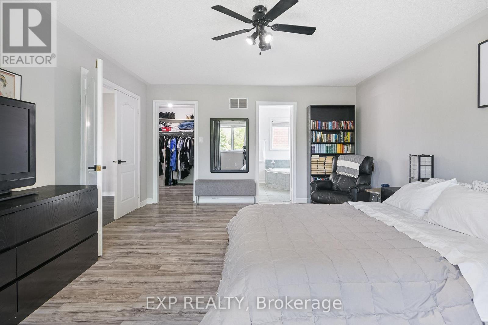 29 Batson Drive, Aurora, ON - Indoor Photo Showing Bedroom