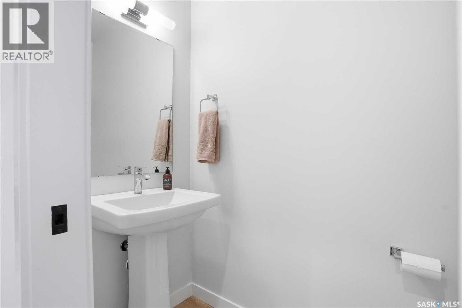 606 Delainey Road, Saskatoon, SK - Indoor Photo Showing Bathroom