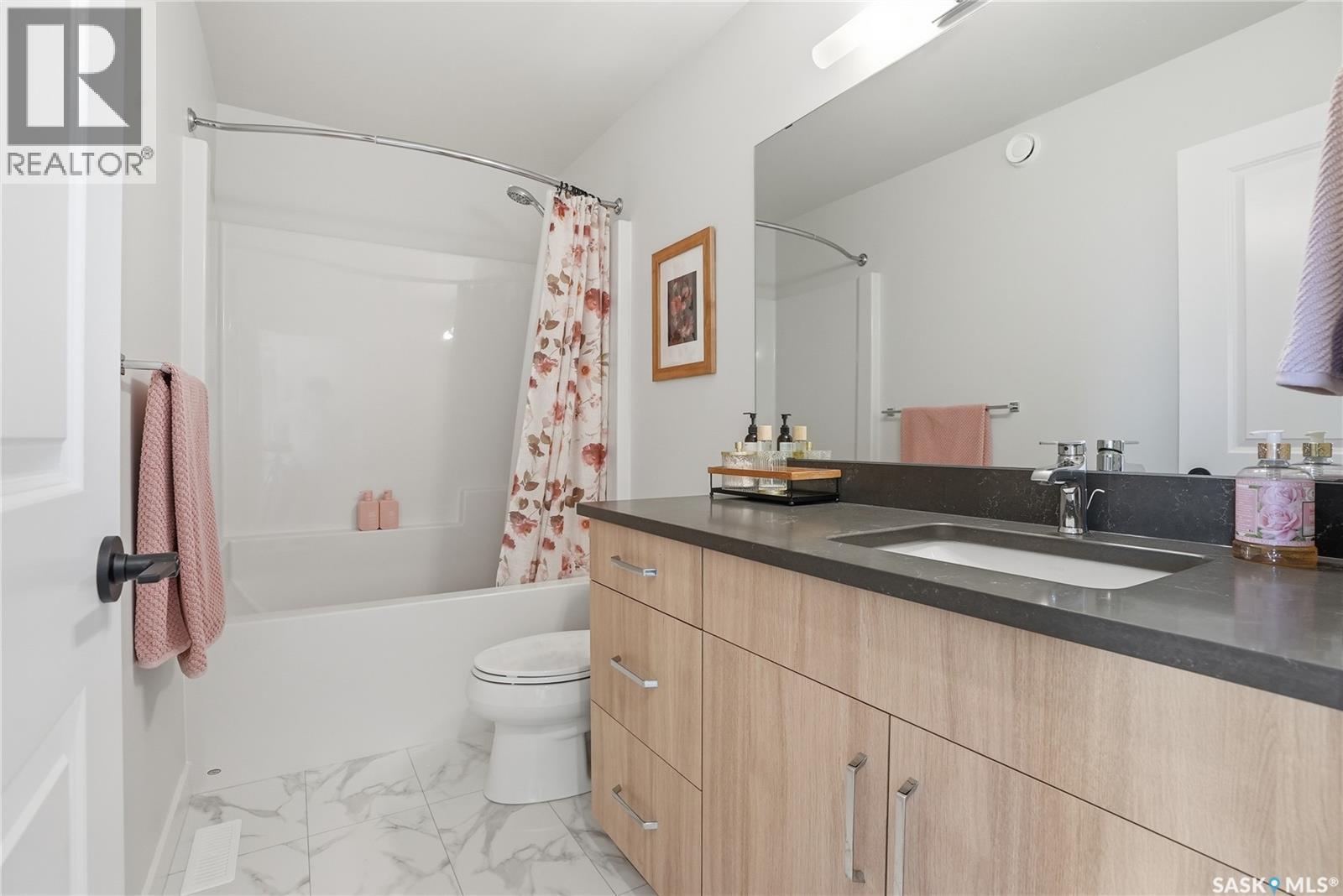 606 Delainey Road, Saskatoon, SK - Indoor Photo Showing Bathroom