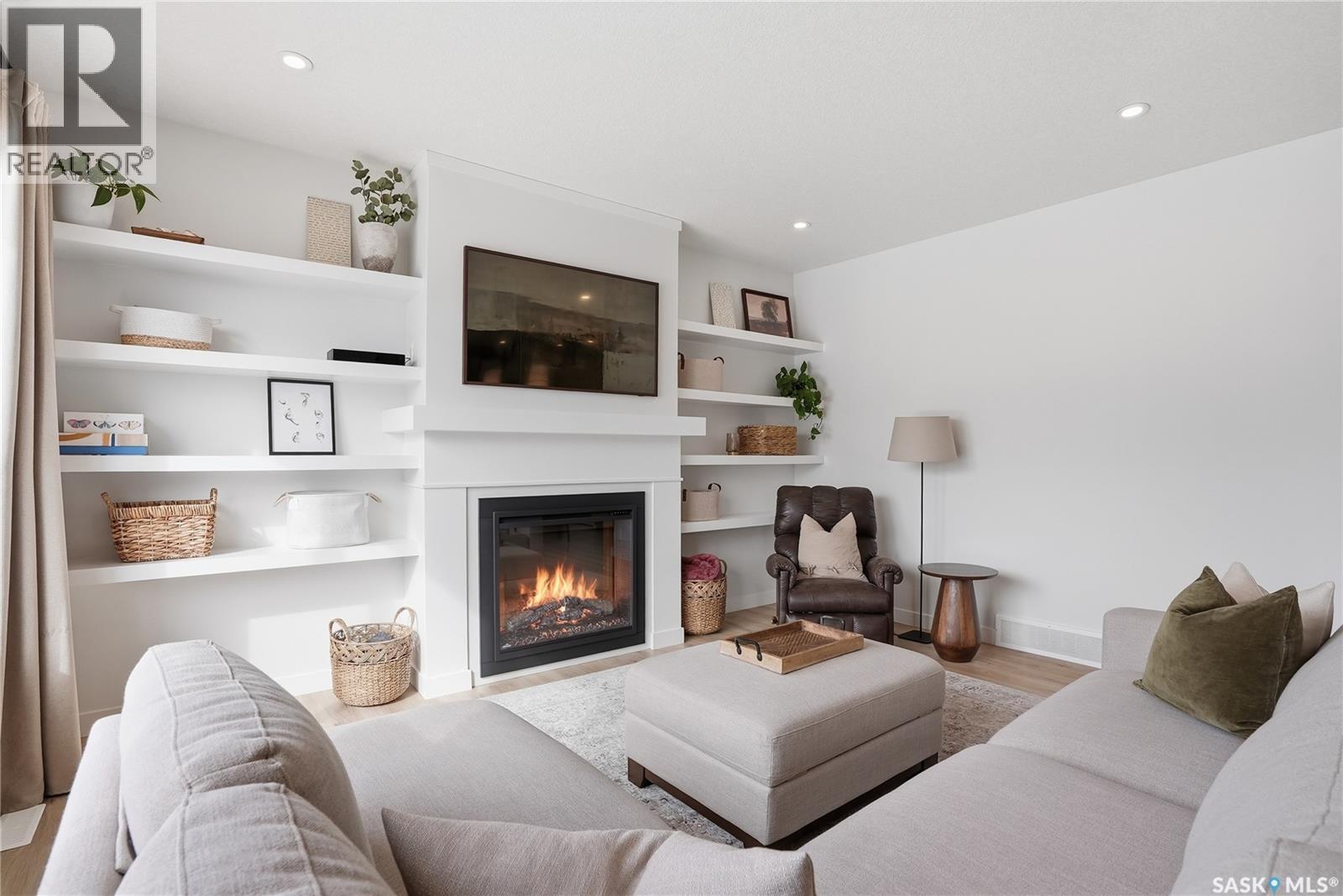 606 Delainey Road, Saskatoon, SK - Indoor Photo Showing Living Room With Fireplace
