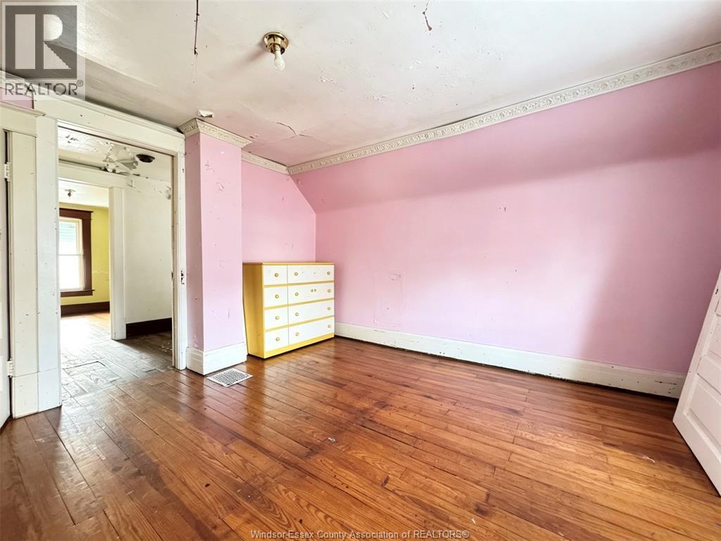 1050 Drouillard, Windsor, ON - Indoor