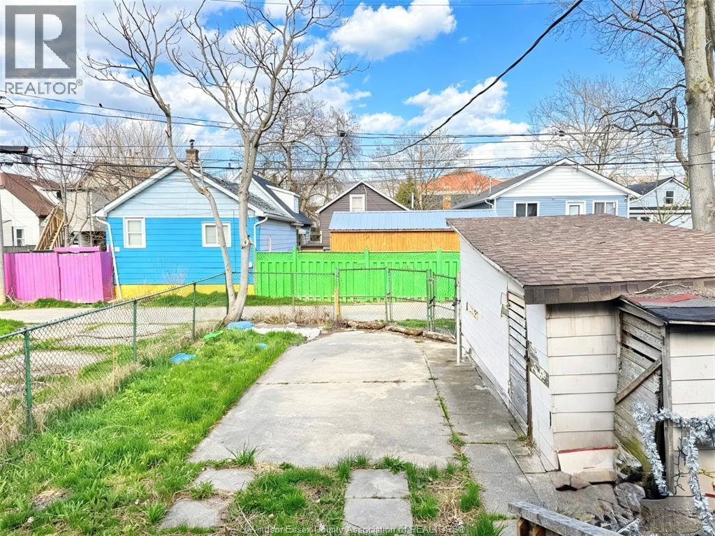 1050 Drouillard, Windsor, ON - Outdoor