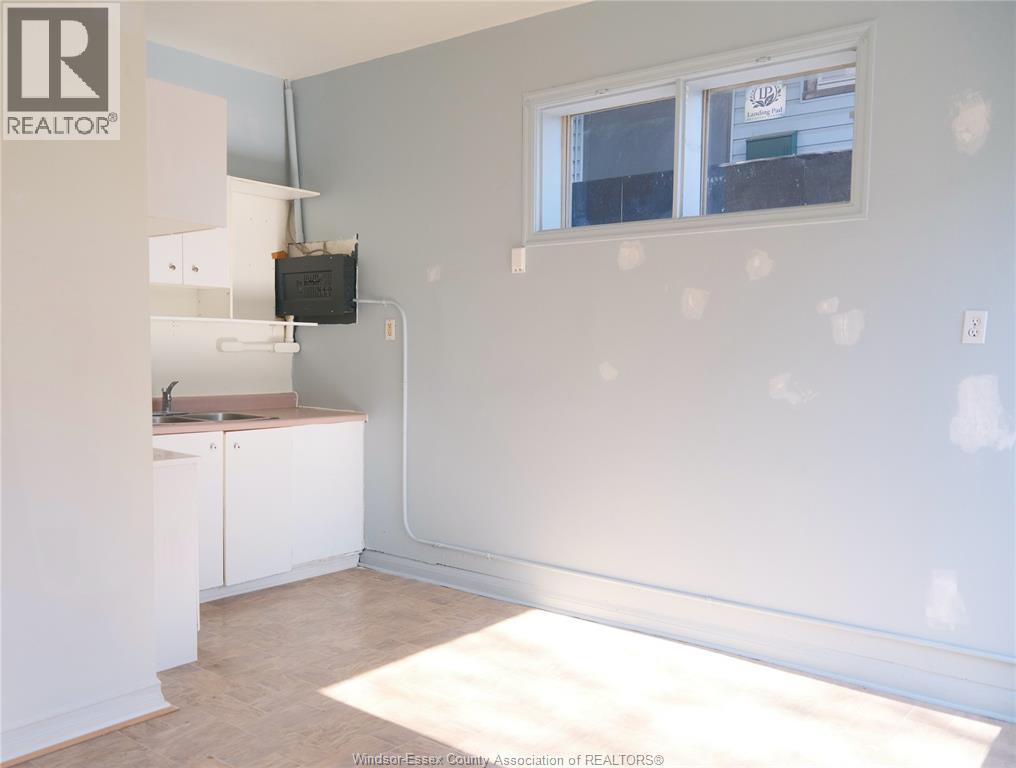 1050 Drouillard, Windsor, ON - Indoor Photo Showing Laundry Room
