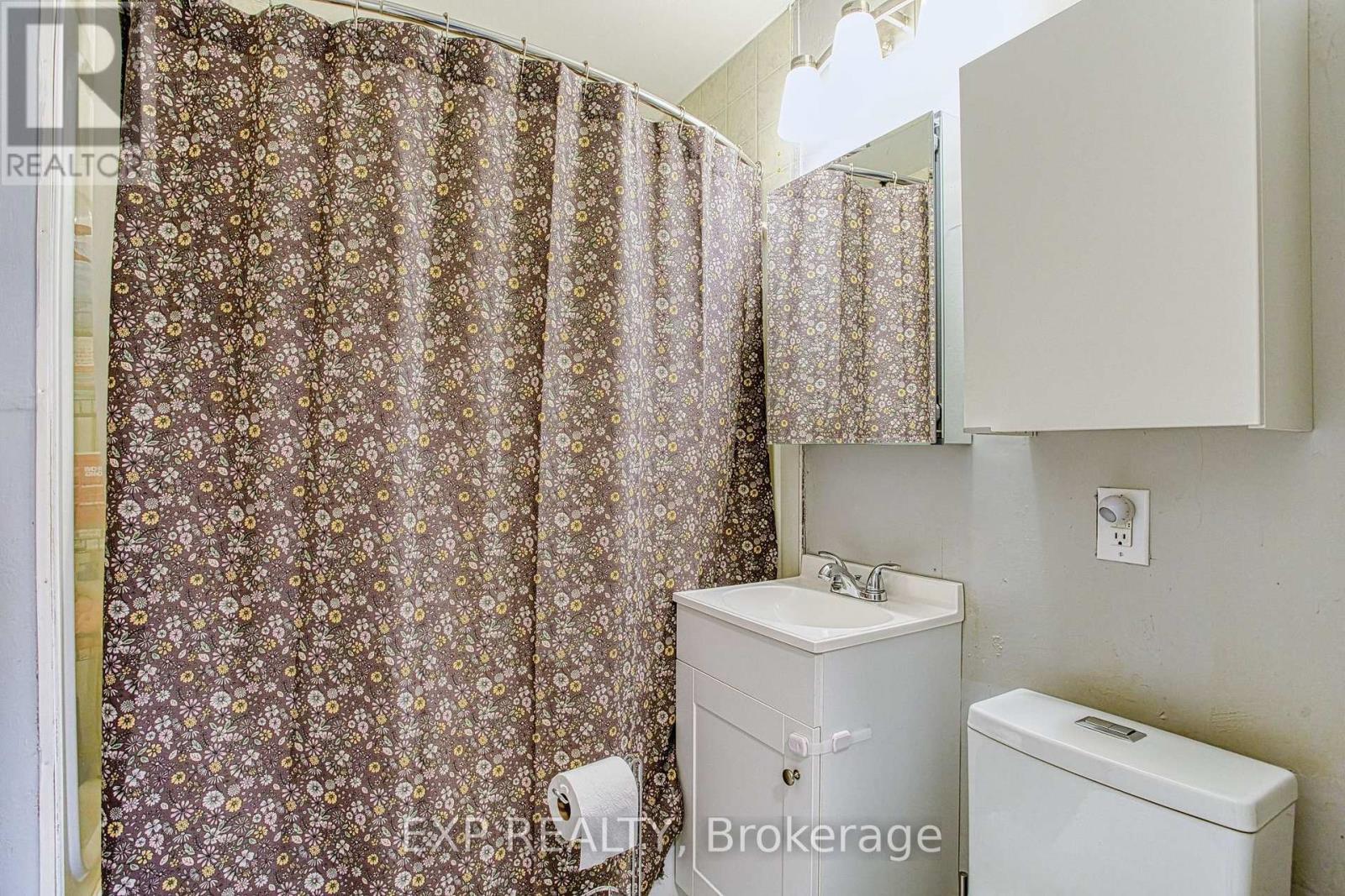 352 Fairfield Avenue, Hamilton, ON - Indoor Photo Showing Other Room
