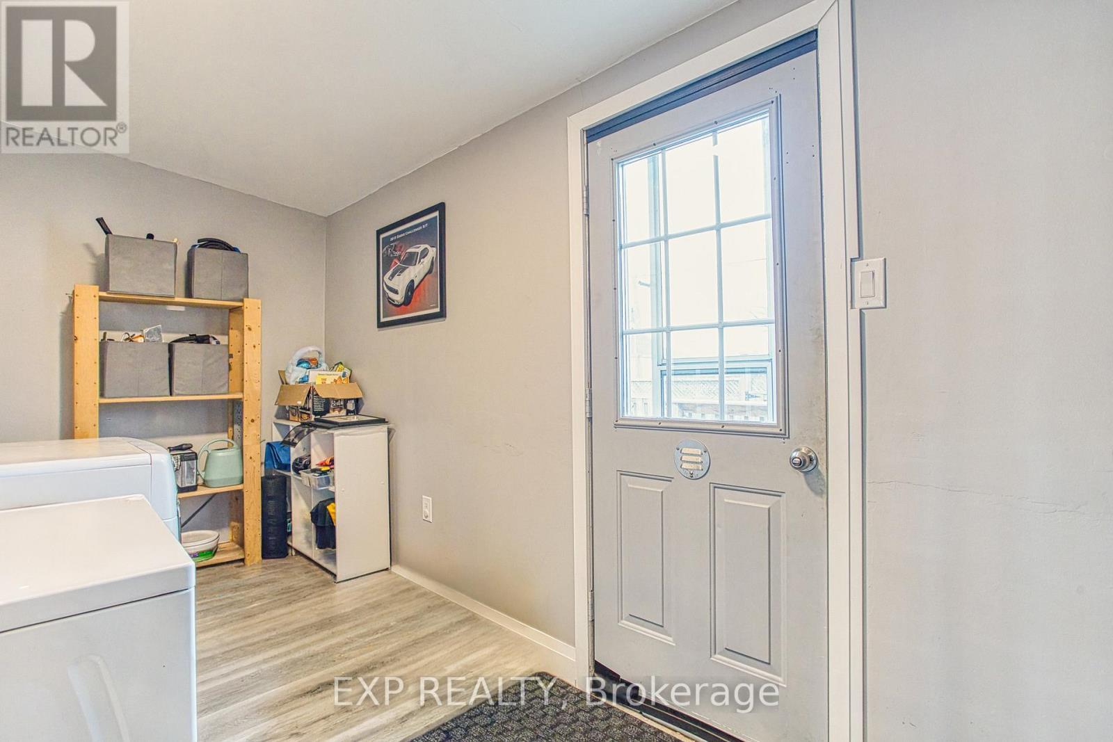 352 Fairfield Avenue, Hamilton, ON - Indoor Photo Showing Laundry Room
