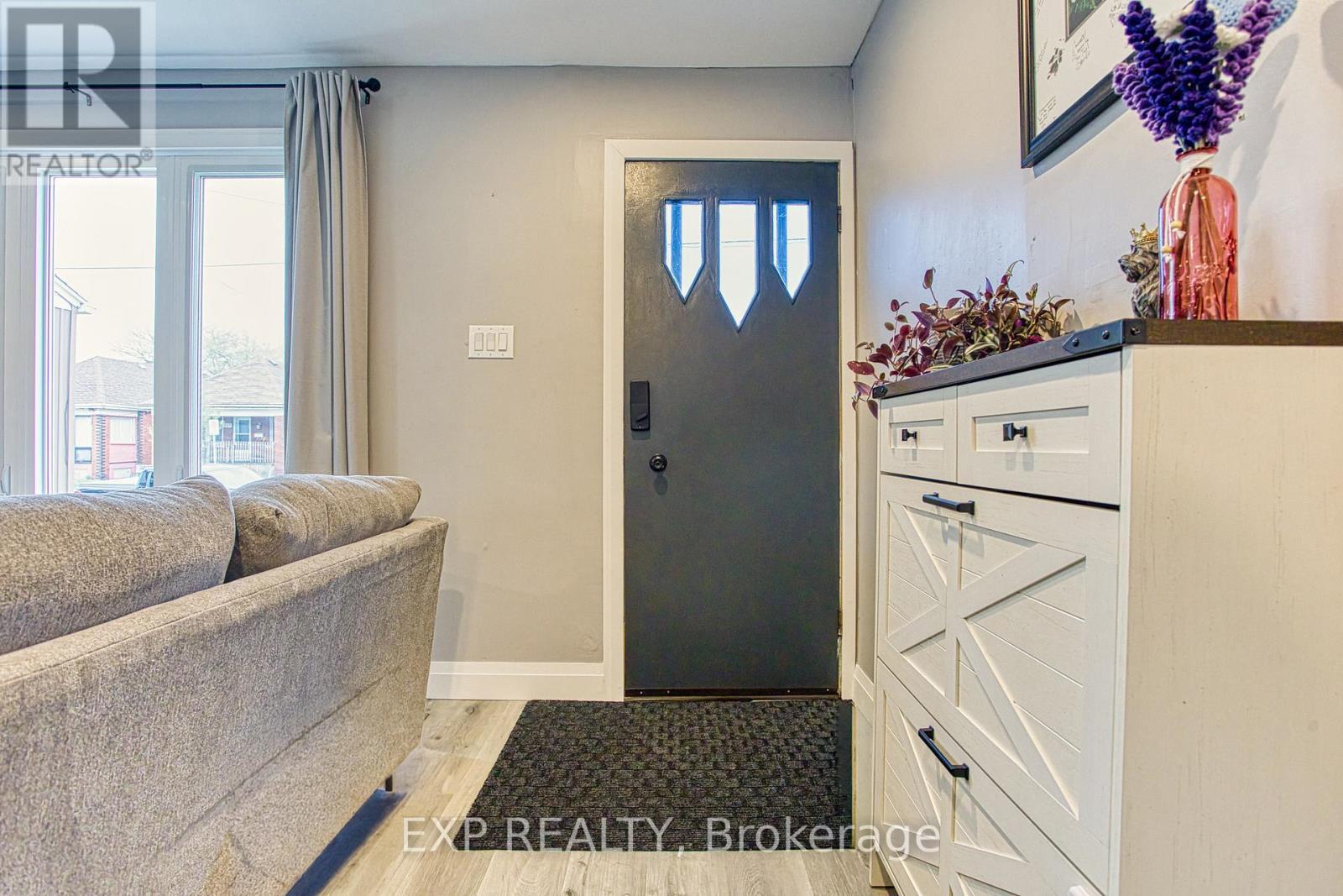 352 Fairfield Avenue, Hamilton, ON - Indoor Photo Showing Other Room