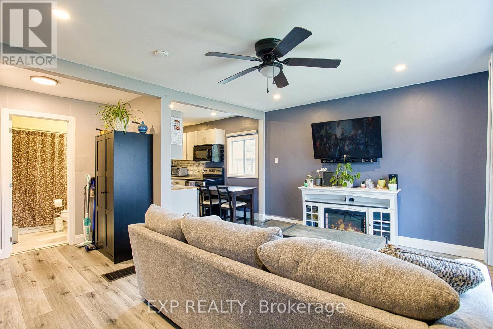 352 Fairfield Avenue, Hamilton, ON - Indoor Photo Showing Other Room