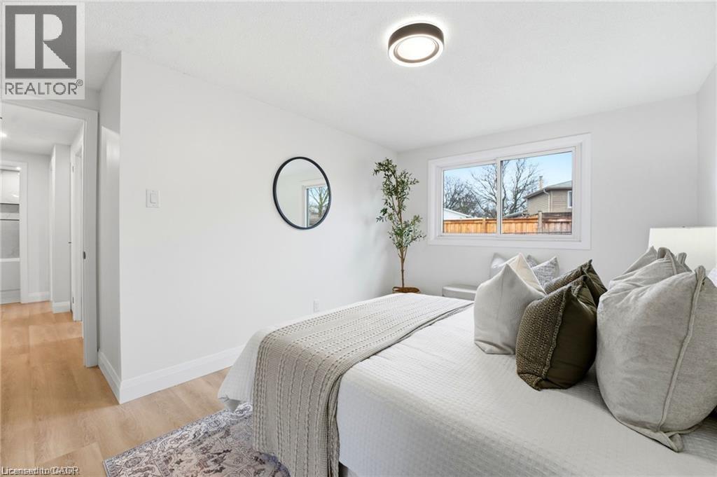114 Christopher Drive, Waterloo, ON - Indoor Photo Showing Bedroom