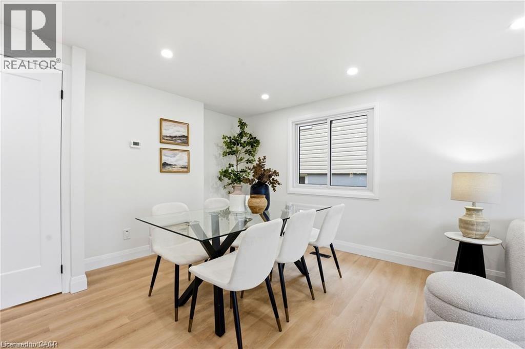 114 Christopher Drive, Waterloo, ON - Indoor Photo Showing Dining Room