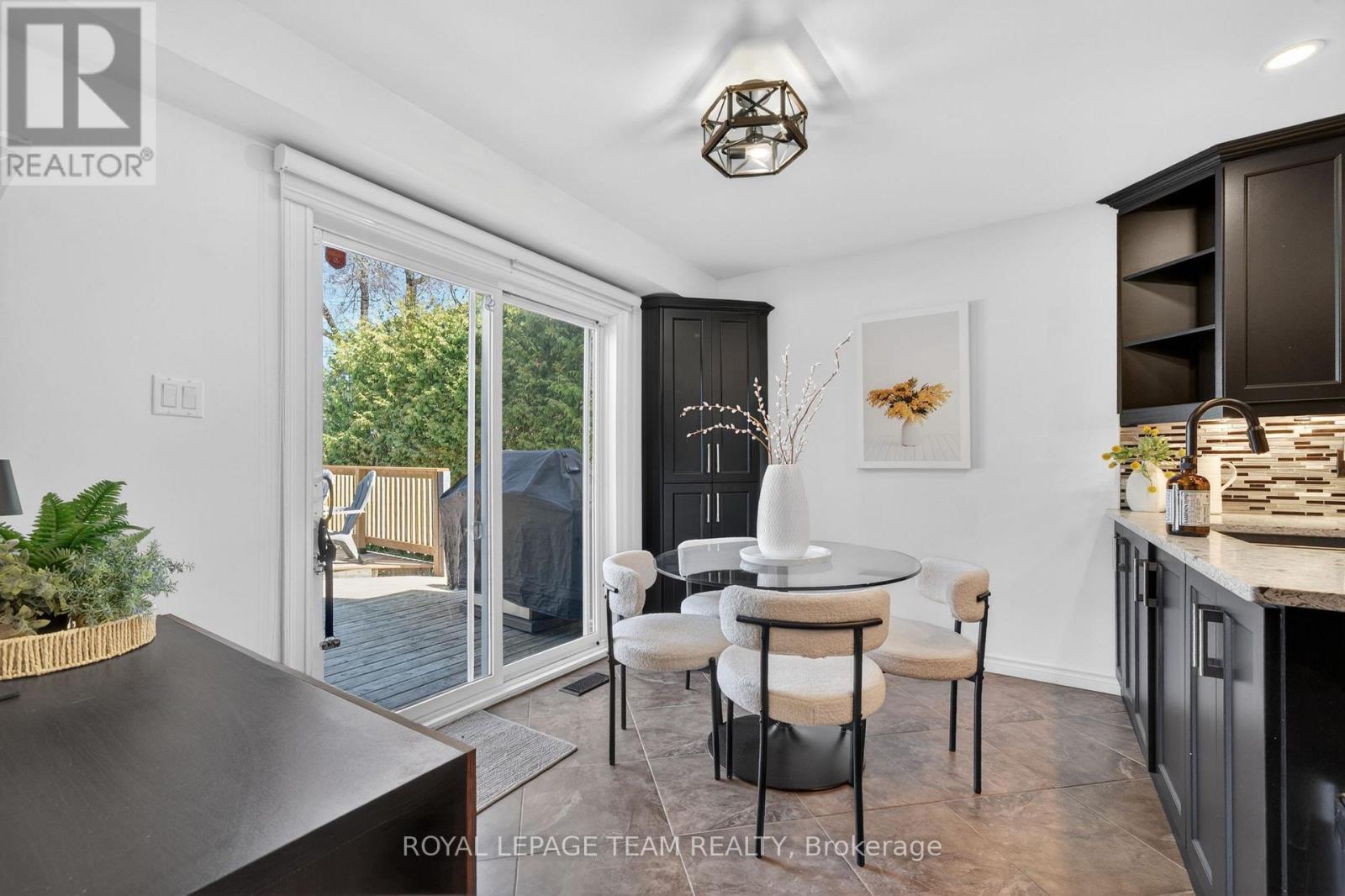 161 Springwater Drive, Ottawa, ON - Indoor Photo Showing Dining Room