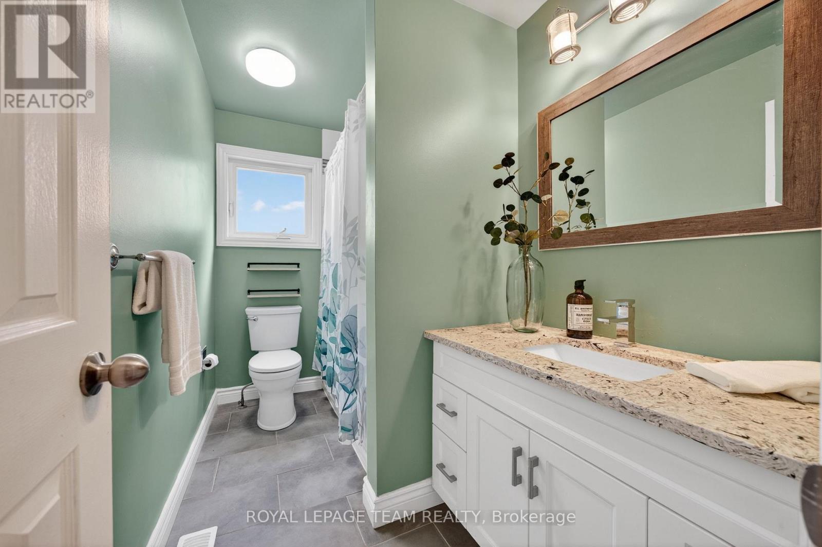 161 Springwater Drive, Ottawa, ON - Indoor Photo Showing Bathroom
