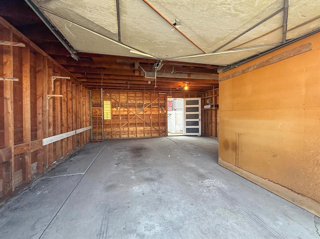 6 Aster Crescent, Brandon, MB - Indoor Photo Showing Garage